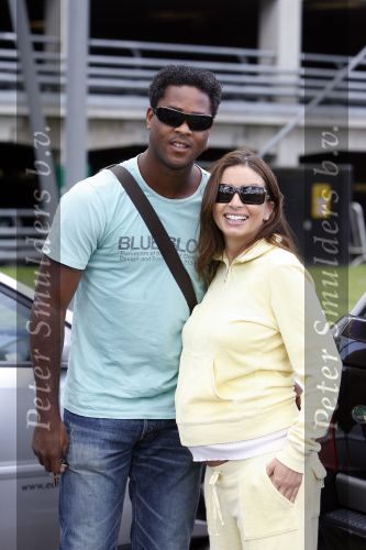 Schiphol 29 juli 2007
Patrick Kluivert en zij zwangere vriendin Rossana Lima komen terug met hun kindreen van vakantie op ibiza.