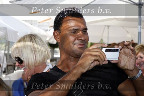 St Tropez 3 augustus 2007
Jan des Bouvrie viert zijn 65 e verjaardag bij Tropezina . Ruud Gullit maakt foto
Peter Smulders bv