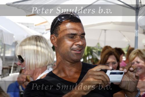 St Tropez 3 augustus 2007
Jan des Bouvrie viert zijn 65 e verjaardag bij Tropezina . Ruud Gullit maakt foto
Peter Smulders bv