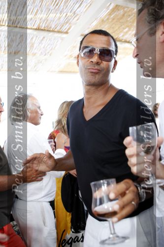 St Tropez 3 augustus 2007
Jan des Bouvrie viert zijn 65 e verjaardag bij Tropezina . Ruud Gullit dansend
Peter Smulders bv