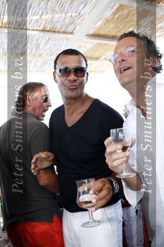 St Tropez 3 augustus 2007
Jan des Bouvrie viert zijn 65 e verjaardag bij Tropezina . Ruud Gullit dansend
Peter Smulders bv