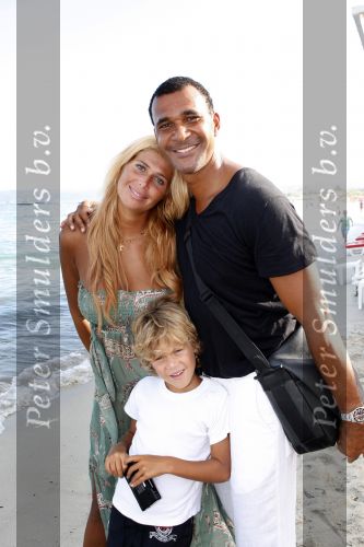 St Tropez 3 augustus 2007
Ruud Gullit Estelle Gullit en hun zoontje Maxim op vakantie in St Tropez.
Peter Smulders bv