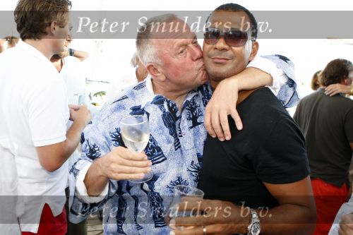 St Tropez 3 augustus 2007
Jan des Bouvrie viert zijn 65 e verjaardag bij Tropezina . Harrie Mens met Ruud Gullit
Peter Smulders bv