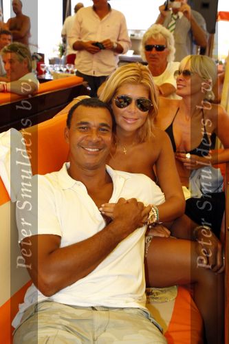 St Tropez 4 augustus 2007
Vrijgezellendag van Willibrord Frequin bij Tahiti Beach. Ruud en Estelle Gullit
Peter Smulders bv
