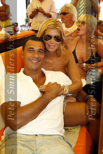 St Tropez 4 augustus 2007
Vrijgezellendag van Willibrord Frequin bij Tahiti Beach. Ruud en Estelle Gullit