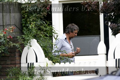 Amsterdam 6 augustus 2007
Ruud de Wild met zijn vriendin Aafke bij hun nieuwe huis.