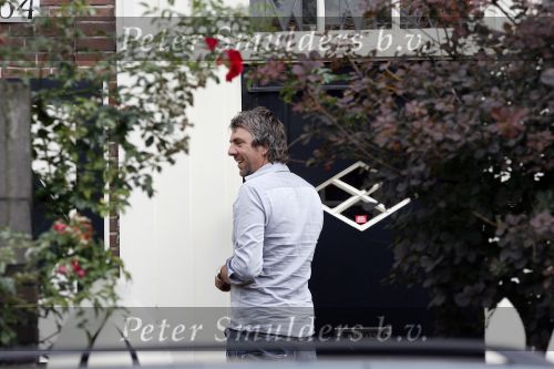 Amsterdam 6 augustus 2007
Ruud de Wild met zijn vriendin Aafke bij hun nieuwe huis.
