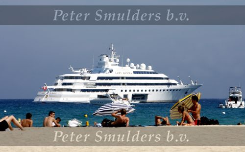 St Tropez 3 augustus 2007
Boten in de St Tropez. Lady Moura, het grootste jacht van de wereld. Prijs ongeveer 100 miljoen euro