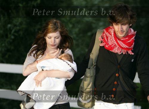 8 augustus 2007
Tara Elders met baby en Michiel Huisman