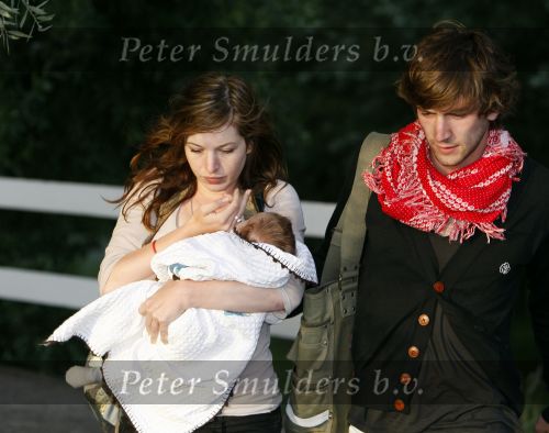 8 augustus 2007
Tara Elders met baby en Michiel Huisman