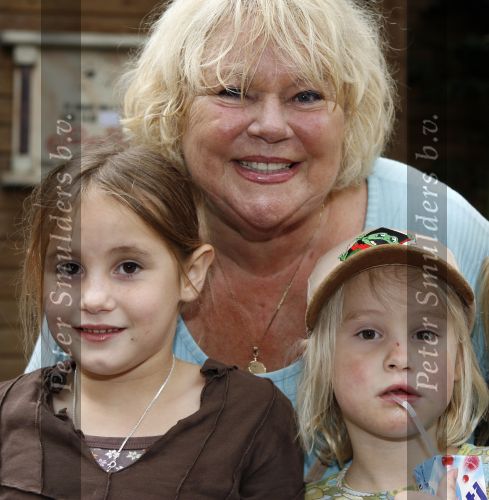 Wassenaar 11 juli 2007
Premiere Sitah in duinrell. Tineke de Nooy met kleinkinderen