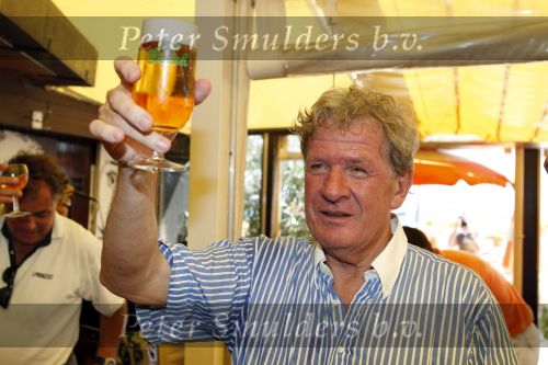 St Tropez 4 augustus 2007
Vrijgezellendag van Willibrord Frequin bij Tahiti Beach.
Peter Smulders bv