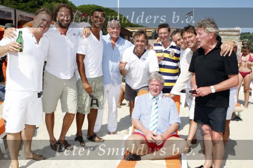 St Tropez 4 augustus 2007
Vrijgezellendag van Willibrord Frequin bij Tahiti Beach. vlnr Marcel Boekhoorn Herman Heinsbroek Ruud Gullit Aad Ouborg Willibrord Frequin Sjaak v Vliet Harrie v d Moesdijk Johan Westermeijer en Jan des Bouvrie
Peter Smulders bv
