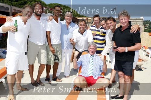 St Tropez 4 augustus 2007
Vrijgezellendag van Willibrord Frequin bij Tahiti Beach. vlnr Marcel Boekhoorn Herman Heinsbroek Ruud Gullit Aad Ouborg Willibrord Frequin Sjaak v Vliet Harrie v d Moesdijk Johan Westermeijer en Jan des Bouvrie
Peter Smulders bv