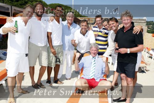 St Tropez 4 augustus 2007
Vrijgezellendag van Willibrord Frequin bij Tahiti Beach. vlnr Marcel Boekhoorn Herman Heinsbroek Ruud Gullit Aad Ouborg Willibrord Frequin Sjaak v Vliet Harrie v d Moesdijk Johan Westermeijer en Jan des Bouvrie
Peter Smulders bv
