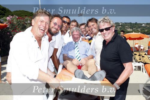 St Tropez 4 augustus 2007
Vrijgezellendag van Willibrord Frequin bij Tahiti Beach. vlnr Marcel Boekhoorn Herman Heinsbroek Ruud Gullit Aad Ouborg Willibrord Frequin Sjaak v Vliet Harrie v d Moesdijk Johan Westermeijer en Jan des Bouvrie
Peter Smulders bv