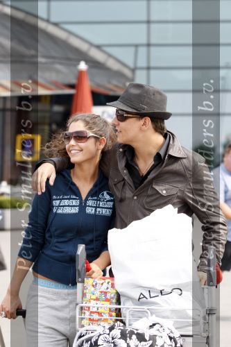 Schiphol 6 augustus 2007
Jan Smit en Yolanthe Cabau v Kasbergen komen terug op schiphol van hun reis naar India de Malediven en New York. Jan met hoed