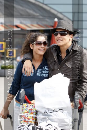 Schiphol 6 augustus 2007
Jan Smit en Yolanthe Cabau v Kasbergen komen terug op schiphol van hun reis naar India de Malediven en New York. Jan met hoed