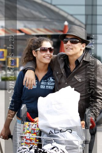 Schiphol 6 augustus 2007
Jan Smit en Yolanthe Cabau v Kasbergen komen terug op schiphol van hun reis naar India de Malediven en New York. Jan met hoed