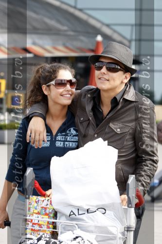 Schiphol 6 augustus 2007
Jan Smit en Yolanthe Cabau v Kasbergen komen terug op schiphol van hun reis naar India de Malediven en New York. Jan met hoed