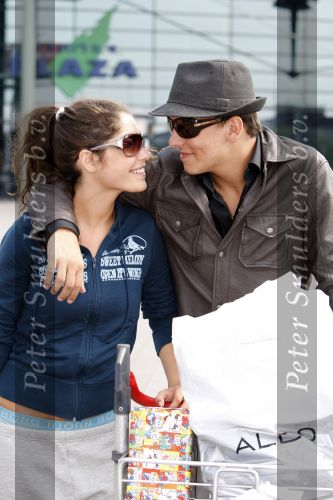 Schiphol 6 augustus 2007
Jan Smit en Yolanthe Cabau v Kasbergen komen terug op schiphol van hun reis naar India de Malediven en New York. Jan met hoed