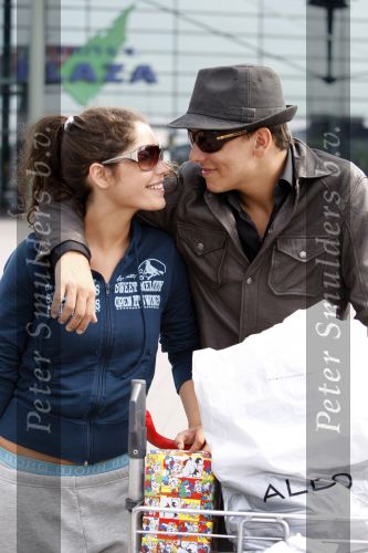 Schiphol 6 augustus 2007
Jan Smit en Yolanthe Cabau v Kasbergen komen terug op schiphol van hun reis naar India de Malediven en New York. Jan met hoed