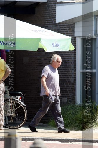 Bergen aan Zee 31 juli 2007
Youp van t Hek en zjn vrouw Debbie Petter op het strand.
Peter Smulders bv