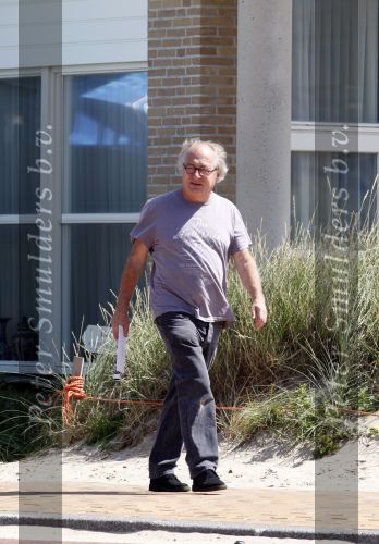 Bergen aan Zee 31 juli 2007
Youp van t Hek en zjn vrouw Debbie Petter op het strand.
Peter Smulders bv