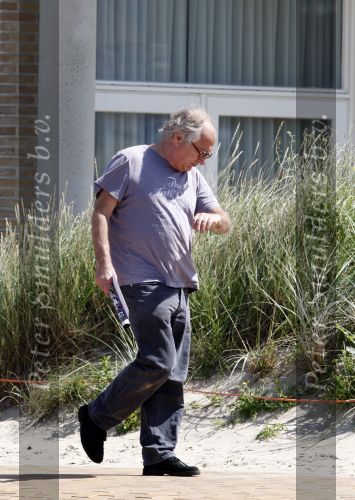 Bergen aan Zee 31 juli 2007
Youp van t Hek en zjn vrouw Debbie Petter op het strand.
Peter Smulders bv