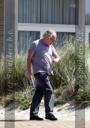 Bergen aan Zee 31 juli 2007
Youp van t Hek en zjn vrouw Debbie Petter op het strand.
Peter Smulders bv