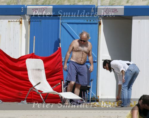 Bergen aan Zee 31 juli 2007
Youp van t Hek en zjn vrouw Debbie Petter op het strand.
Peter Smulders bv
