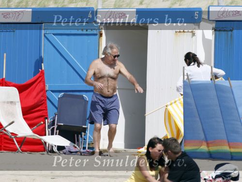 Bergen aan Zee 31 juli 2007
Youp van t Hek en zjn vrouw Debbie Petter op het strand.
Peter Smulders bv
