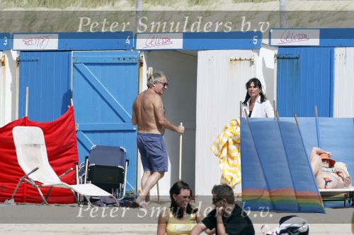 Bergen aan Zee 31 juli 2007
Youp van t Hek en zjn vrouw Debbie Petter op het strand.
Peter Smulders bv