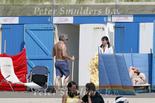 Bergen aan Zee 31 juli 2007
Youp van t Hek en zjn vrouw Debbie Petter op het strand.
Peter Smulders bv