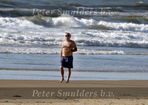 Bergen aan Zee 31 juli 2007
Youp van t Hek en zjn vrouw Debbie Petter op het strand.
Peter Smulders bv