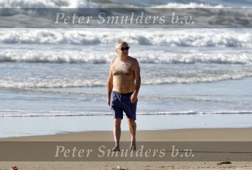 Bergen aan Zee 31 juli 2007
Youp van t Hek en zjn vrouw Debbie Petter op het strand.
Peter Smulders bv