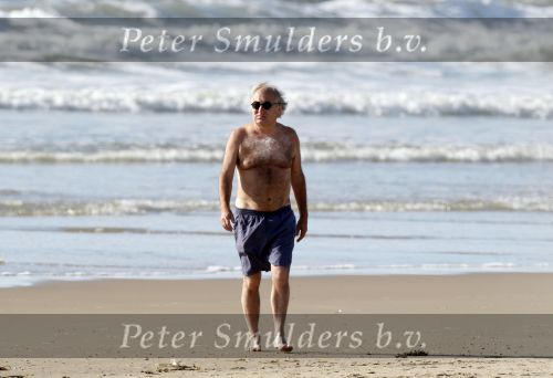 Bergen aan Zee 31 juli 2007
Youp van t Hek en zjn vrouw Debbie Petter op het strand.
Peter Smulders bv
