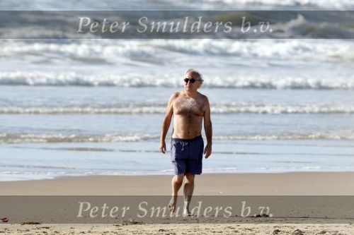 Bergen aan Zee 31 juli 2007
Youp van t Hek en zjn vrouw Debbie Petter op het strand.
Peter Smulders bv