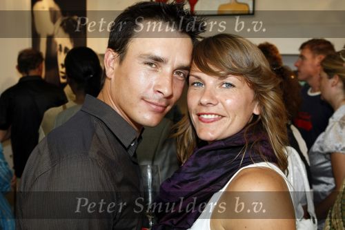 Amsterdam 14 juli 2009
Josine v Dalsum krijgt koninklijke onderscheiding in het bijzijn van haar zoon Aram v d Rest en man John v d Rest. Aram met zijn vriendin
Peter Smulders bv