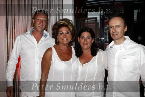Amsterdam 3 juli 2009
Sensation White in de amsterdam arena. Christine Kroonenberg met dochter en..
Peter Smulders bv