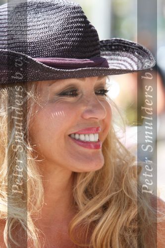 Cannes, 18 Juli 2009
Patricia Paay met haar dochter Christina Curry shoppend, wandelend en tijdens de lunch.
Foto Peter Smulders BV