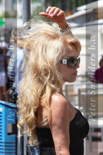 Cannes, 18 Juli 2009
Patricia Paay met haar dochter Christina Curry shoppend, wandelend en tijdens de lunch.
Foto Peter Smulders BV