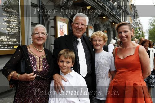 Amsterdam 22 juli 2009
Premiere balletvoorstelling Carre. Paul v Gorcum met vrouw dochter en kleinkinderen
Peter Smulders bv