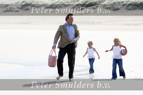 Wassenaar 20 juli 2009
Fotouurtje met Prins Willem Alexander Prinses Maxima, Prinses Amalia Prinses Alexia en Prinses Ariane op het strand van Wassenaar.