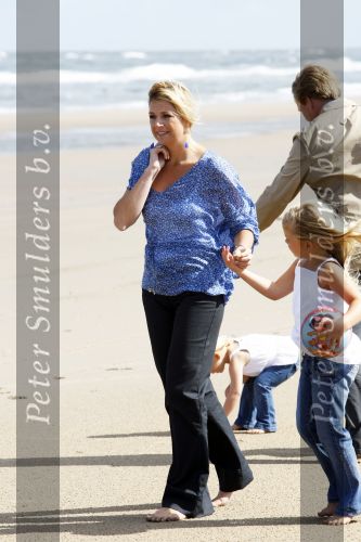 Wassenaar 20 juli 2009
Fotouurtje met Prins Willem Alexander, Prinses Maxima, Prinses Amalia, Prinses Alexia en Prinses Ariane op het strand van Wassenaar