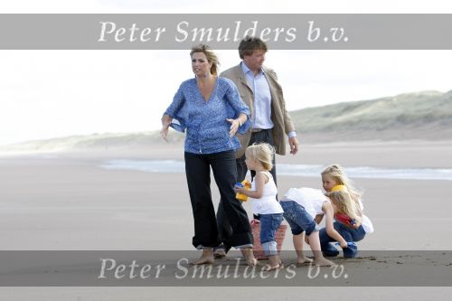 Wassenaar 20 juli 2009
Fotouurtje met Prins Willem Alexander, Prinses Maxima, Prinses Amalia, Prinses Alexia en Prinses Ariane op het strand van Wassenaar