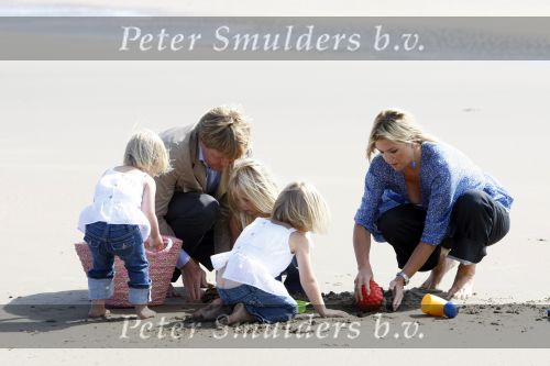 Wassenaar 20 juli 2009
Fotouurtje met Prins Willem Alexander, Prinses Maxima, Prinses Amalia, Prinses Alexia en Prinses Ariane op het strand van Wassenaar
