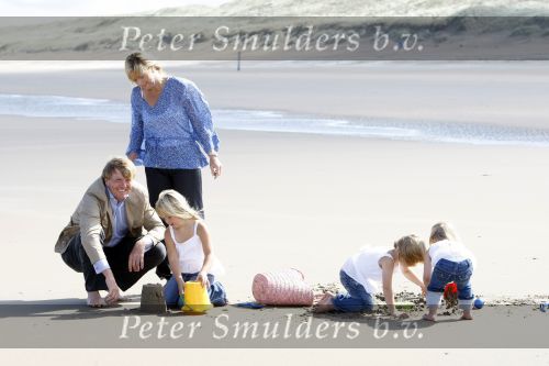 Wassenaar 20 juli 2009
Fotouurtje met Prins Willem Alexander, Prinses Maxima, Prinses Amalia, Prinses Alexia en Prinses Ariane op het strand van Wassenaar