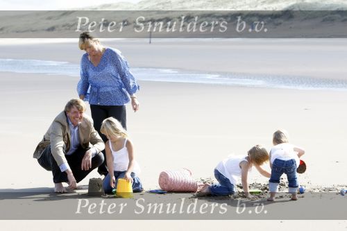 Wassenaar 20 juli 2009
Fotouurtje met Prins Willem Alexander, Prinses Maxima, Prinses Amalia, Prinses Alexia en Prinses Ariane op het strand van Wassenaar