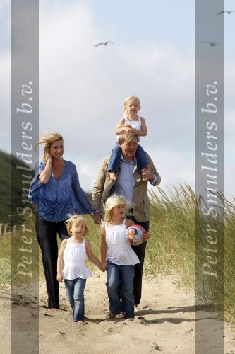 Wassenaar 20 juli 2009
Fotouurtje met Prins Willem Alexander, Prinses Maxima, Prinses Amalia, Prinses Alexia en Prinses Ariane op het strand van Wassenaar
